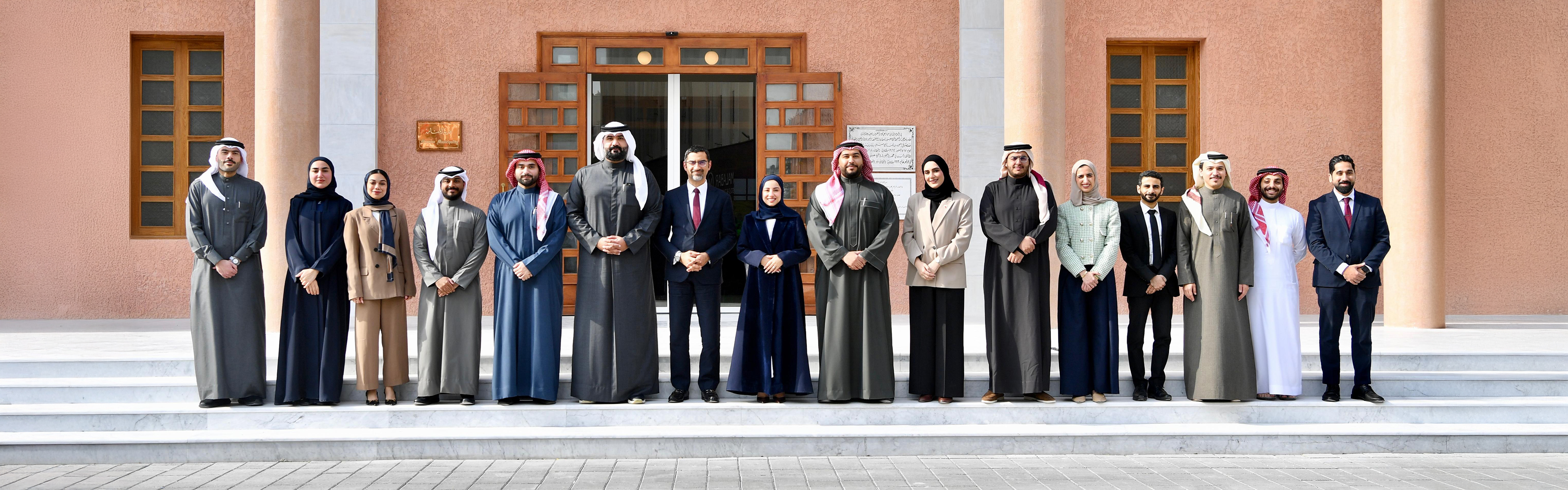 وزير شؤون البلديات والزراعة يلتقي منتسبي برنامج رئيس مجلس الوزراء لتنمية الكوادر الحكومية